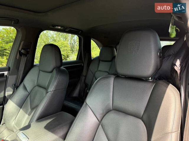 Білий Порше Cayenne, об'ємом двигуна 2.97 л та пробігом 190 тис. км за 24000 $, фото 26 на Automoto.ua