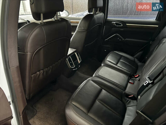 Білий Порше Cayenne, об'ємом двигуна 3.6 л та пробігом 152 тис. км за 23300 $, фото 26 на Automoto.ua