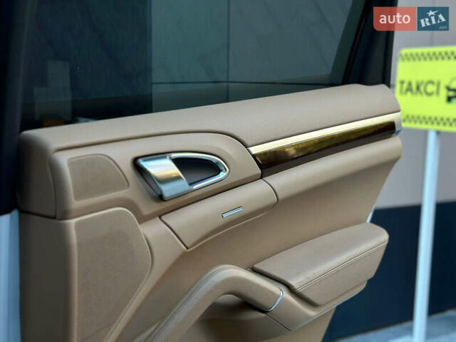 Белый Порше Каен, объемом двигателя 2.97 л и пробегом 185 тыс. км за 22600 $, фото 20 на Automoto.ua