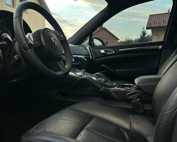 Белый Порше Каен, объемом двигателя 3 л и пробегом 179 тыс. км за 23500 $, фото 9 на Automoto.ua