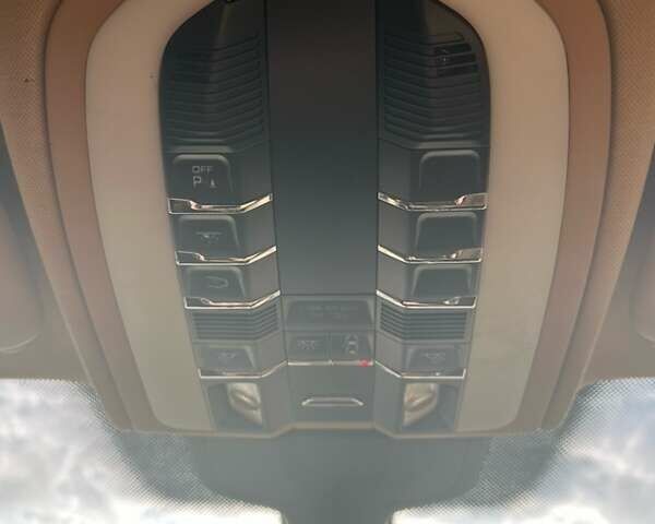 Порше Каен 2013 в Киеве на Automoto.ua Белый Порше Каен, объемом двигателя 3.6 л и пробегом 159 тыс. км за 19900 $, фото 15 на Automoto.ua