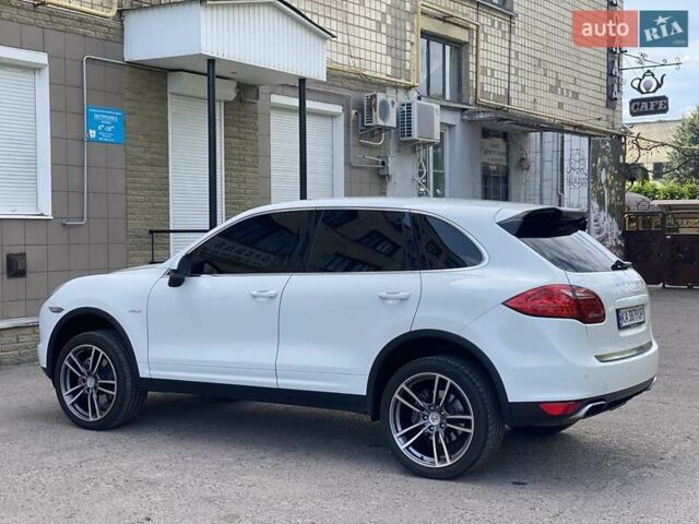 Белый Порше Каен, объемом двигателя 2.97 л и пробегом 308 тыс. км за 20999 $, фото 39 на Automoto.ua