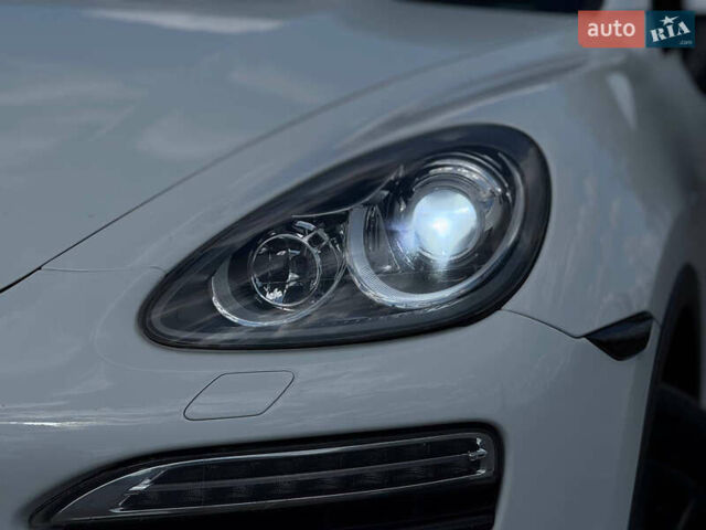 Білий Порше Cayenne, об'ємом двигуна 2.97 л та пробігом 190 тис. км за 24000 $, фото 3 на Automoto.ua