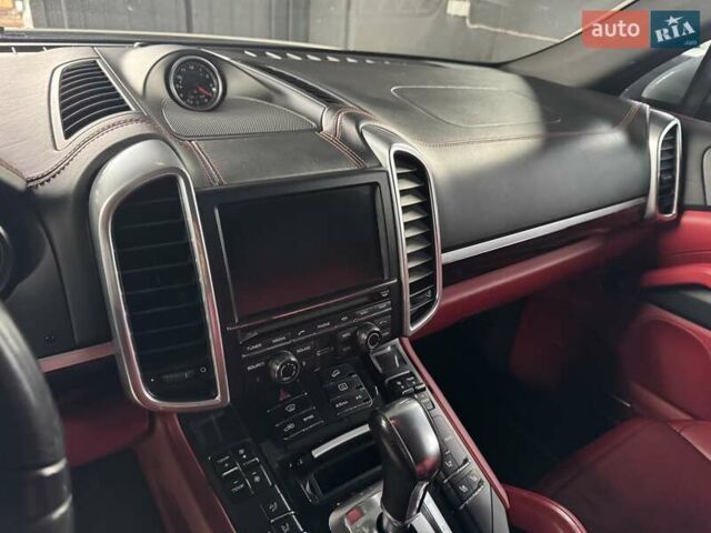 Білий Порше Cayenne, об'ємом двигуна 3 л та пробігом 193 тис. км за 26700 $, фото 114 на Automoto.ua