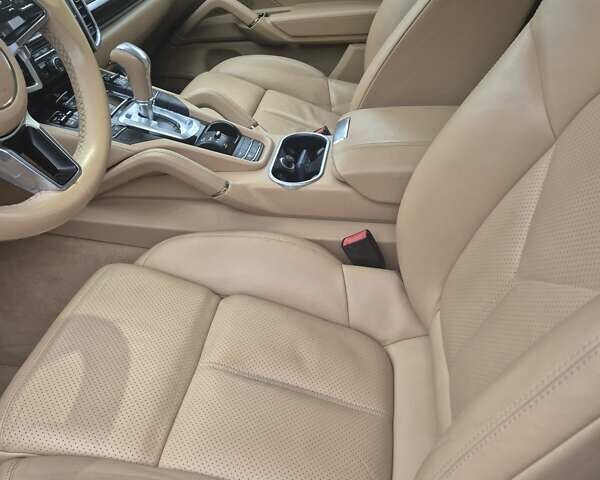 Белый Порше Каен, объемом двигателя 3 л и пробегом 155 тыс. км за 32000 $, фото 46 на Automoto.ua