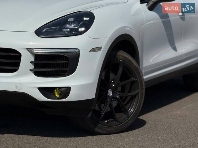 Білий Порше Cayenne, об'ємом двигуна 3.6 л та пробігом 126 тис. км за 31500 $, фото 4 на Automoto.ua