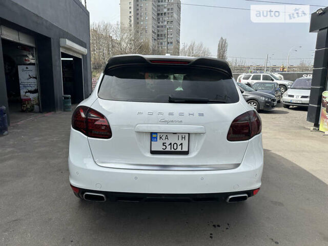 Білий Порше Cayenne, об'ємом двигуна 3.6 л та пробігом 164 тис. км за 30000 $, фото 2 на Automoto.ua