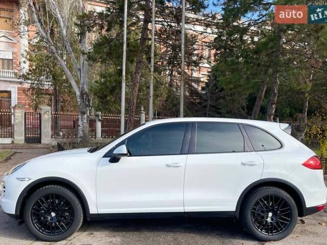 Белый Порше Каен, объемом двигателя 3 л и пробегом 150 тыс. км за 21999 $, фото 4 на Automoto.ua