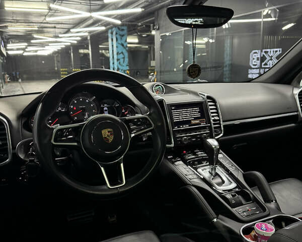 Белый Порше Каен, объемом двигателя 3.6 л и пробегом 130 тыс. км за 27500 $, фото 29 на Automoto.ua