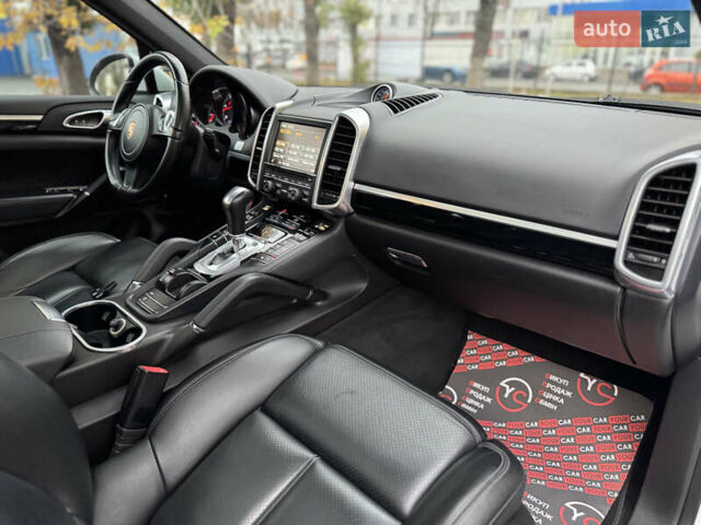 Білий Порше Cayenne, об'ємом двигуна 3 л та пробігом 189 тис. км за 23300 $, фото 47 на Automoto.ua
