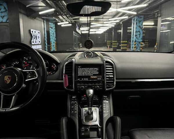 Белый Порше Каен, объемом двигателя 3.6 л и пробегом 130 тыс. км за 27500 $, фото 34 на Automoto.ua