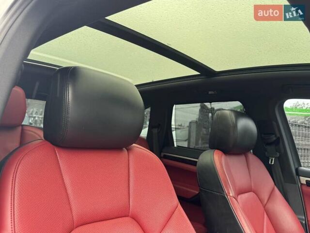 Білий Порше Cayenne, об'ємом двигуна 3 л та пробігом 193 тис. км за 26700 $, фото 12 на Automoto.ua