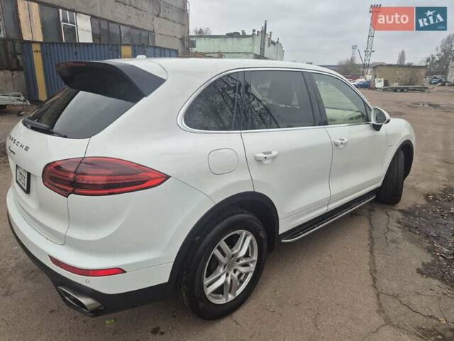 Белый Порше Каен, объемом двигателя 3 л и пробегом 155 тыс. км за 32000 $, фото 5 на Automoto.ua