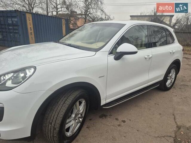 Белый Порше Каен, объемом двигателя 3 л и пробегом 155 тыс. км за 32000 $, фото 2 на Automoto.ua