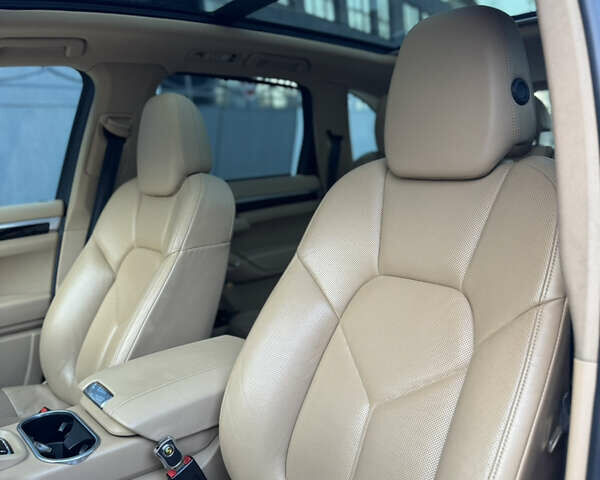 Белый Порше Каен, объемом двигателя 3.6 л и пробегом 190 тыс. км за 23500 $, фото 30 на Automoto.ua