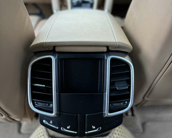 Белый Порше Каен, объемом двигателя 3.6 л и пробегом 190 тыс. км за 23500 $, фото 17 на Automoto.ua