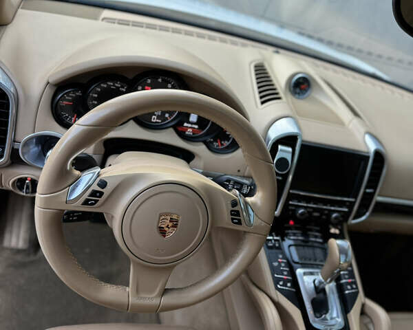 Белый Порше Каен, объемом двигателя 3.6 л и пробегом 190 тыс. км за 23500 $, фото 36 на Automoto.ua