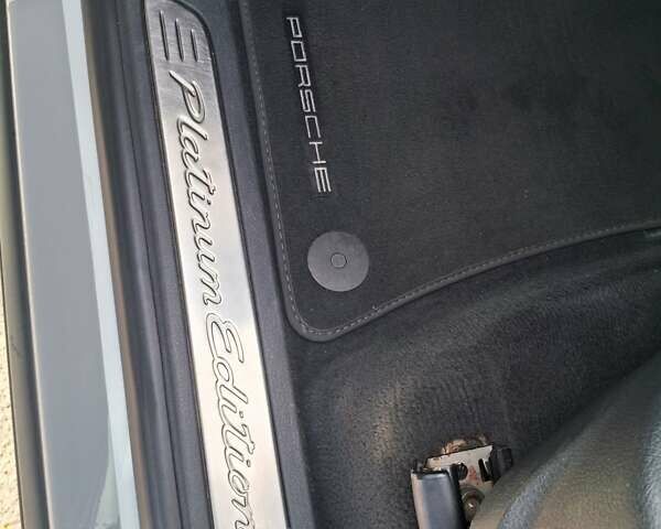 Белый Порше Каен, объемом двигателя 2.97 л и пробегом 194 тыс. км за 31700 $, фото 36 на Automoto.ua