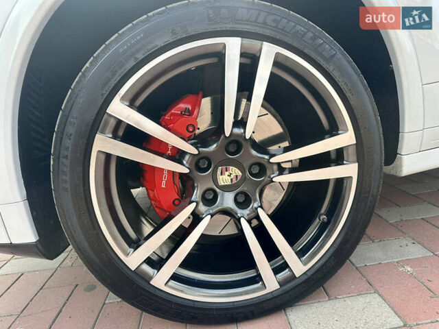 Білий Порше Cayenne, об'ємом двигуна 3 л та пробігом 199 тис. км за 27500 $, фото 44 на Automoto.ua