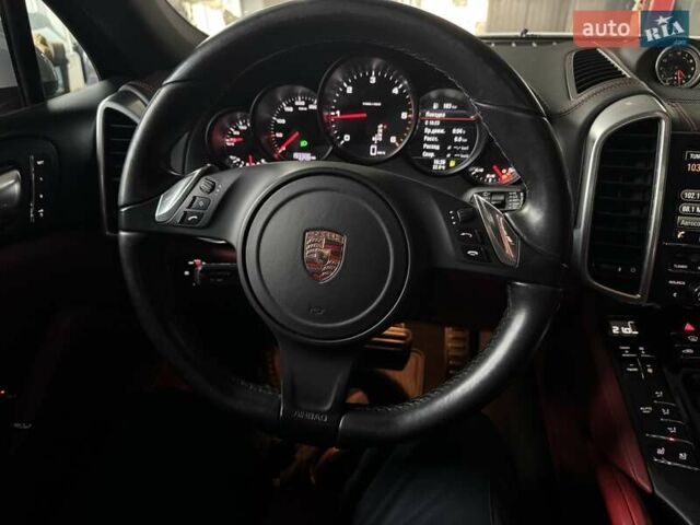 Білий Порше Cayenne, об'ємом двигуна 3 л та пробігом 193 тис. км за 26700 $, фото 90 на Automoto.ua