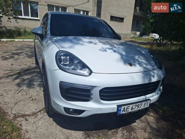 Белый Порше Каен, объемом двигателя 3.6 л и пробегом 150 тыс. км за 25500 $, фото 3 на Automoto.ua