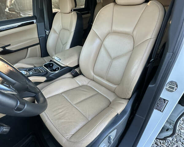 Белый Порше Каен, объемом двигателя 3.6 л и пробегом 176 тыс. км за 22500 $, фото 15 на Automoto.ua