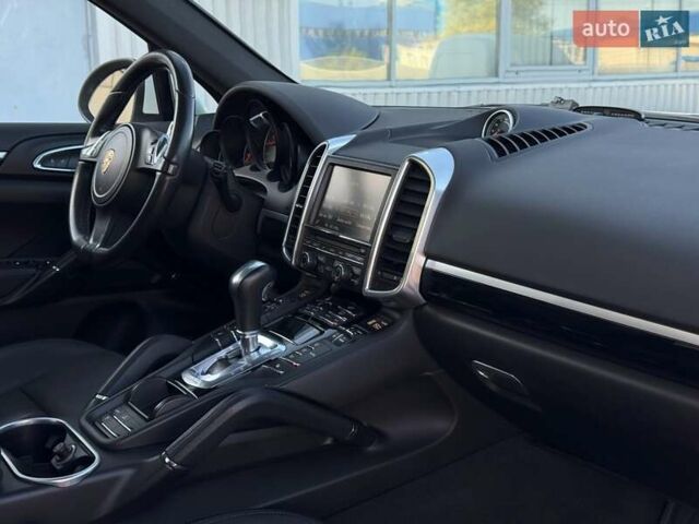 Белый Порше Каен, объемом двигателя 3 л и пробегом 238 тыс. км за 24500 $, фото 12 на Automoto.ua