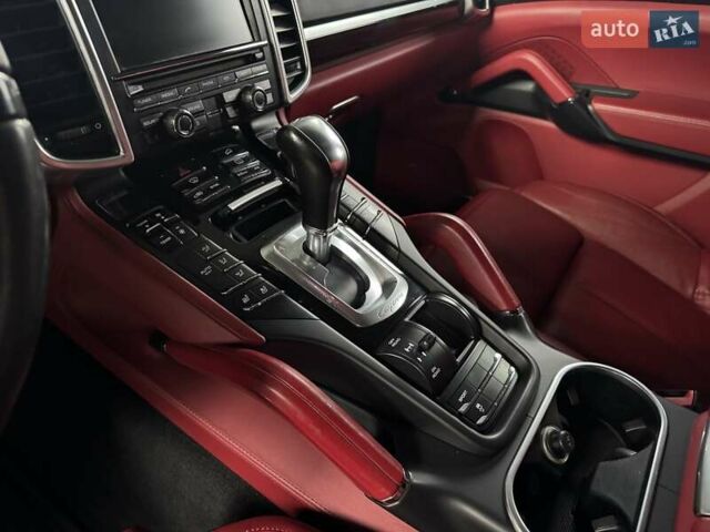 Білий Порше Cayenne, об'ємом двигуна 3 л та пробігом 193 тис. км за 26700 $, фото 115 на Automoto.ua