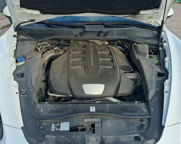 Белый Порше Каен, объемом двигателя 2.97 л и пробегом 194 тыс. км за 31700 $, фото 47 на Automoto.ua