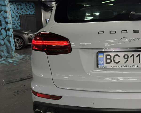 Белый Порше Каен, объемом двигателя 3.6 л и пробегом 130 тыс. км за 27500 $, фото 19 на Automoto.ua