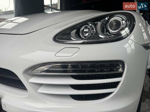 Білий Порше Cayenne, об'ємом двигуна 3 л та пробігом 193 тис. км за 26700 $, фото 129 на Automoto.ua
