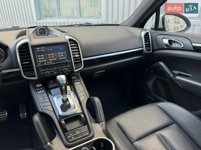 Белый Порше Каен, объемом двигателя 3 л и пробегом 238 тыс. км за 24500 $, фото 16 на Automoto.ua