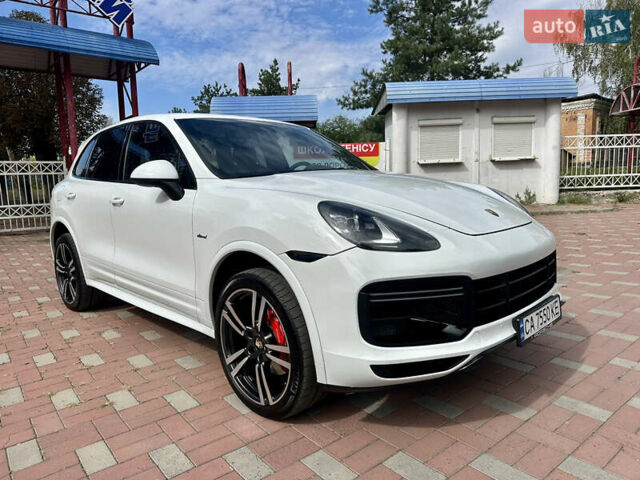 Білий Порше Cayenne, об'ємом двигуна 3 л та пробігом 199 тис. км за 27500 $, фото 2 на Automoto.ua