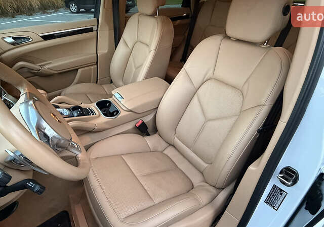 Белый Порше Каен, объемом двигателя 3 л и пробегом 187 тыс. км за 22400 $, фото 47 на Automoto.ua