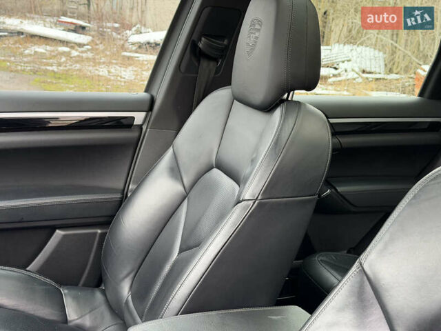 Белый Порше Каен, объемом двигателя 3 л и пробегом 195 тыс. км за 28700 $, фото 15 на Automoto.ua