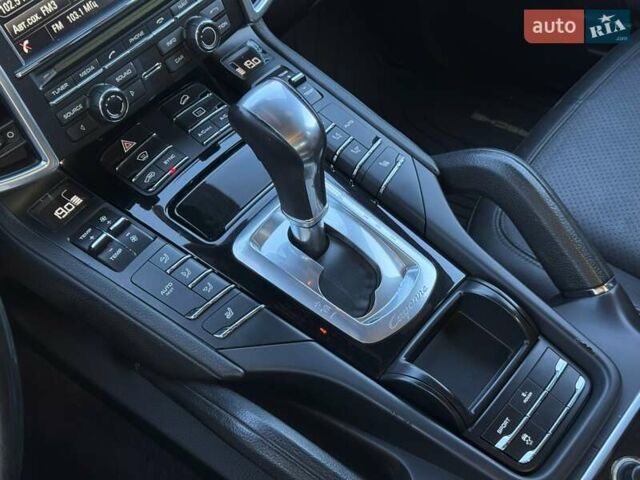 Белый Порше Каен, объемом двигателя 3 л и пробегом 238 тыс. км за 24500 $, фото 27 на Automoto.ua