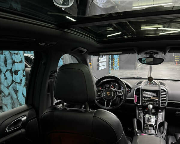 Белый Порше Каен, объемом двигателя 3.6 л и пробегом 130 тыс. км за 27500 $, фото 61 на Automoto.ua