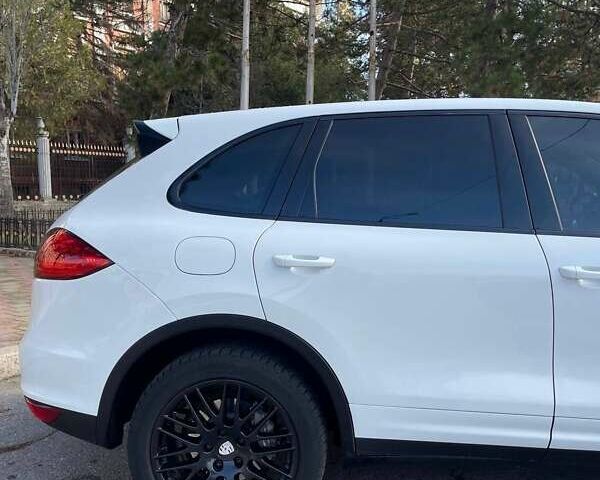 Белый Порше Каен, объемом двигателя 3 л и пробегом 150 тыс. км за 21999 $, фото 9 на Automoto.ua