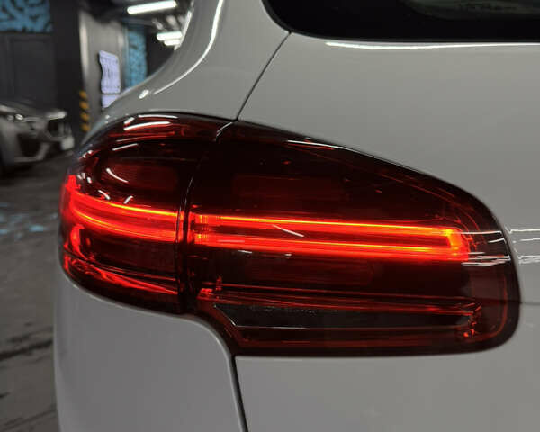 Белый Порше Каен, объемом двигателя 3.6 л и пробегом 130 тыс. км за 27500 $, фото 22 на Automoto.ua