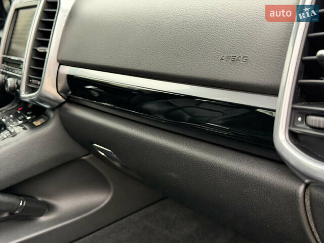 Белый Порше Каен, объемом двигателя 3 л и пробегом 195 тыс. км за 28700 $, фото 50 на Automoto.ua