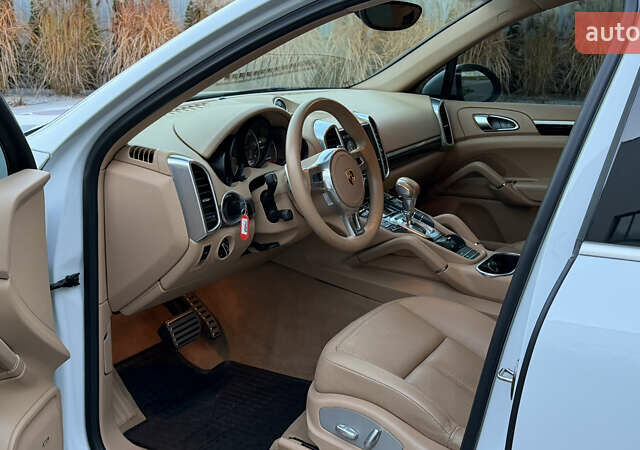 Порше Cayenne 2014 у Луцьку на Automoto.ua Білий Порше Cayenne, об'ємом двигуна 3 л та пробігом 187 тис. км за 22400 $, фото 46 на Automoto.ua