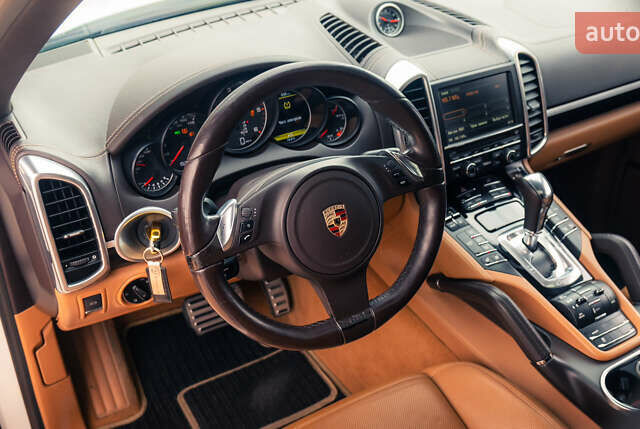 Порше Cayenne 2014 у Христиновке на Automoto.ua Білий Порше Cayenne, об'ємом двигуна 3 л та пробігом 199 тис. км за 26000 $, фото 15 на Automoto.ua
