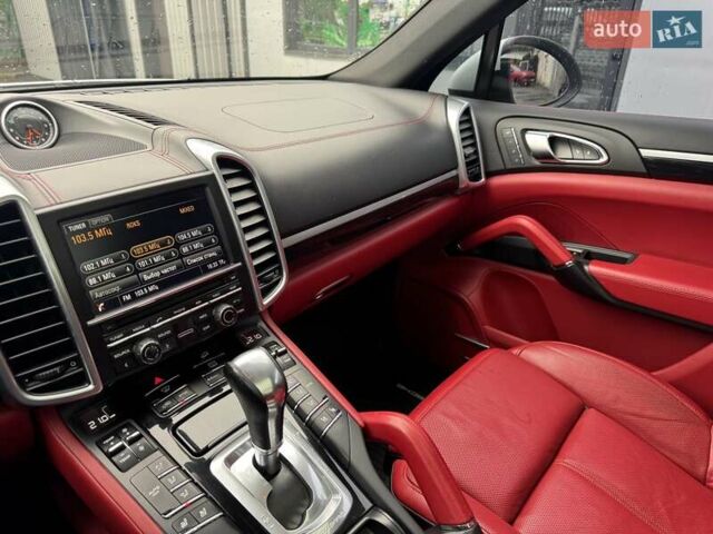 Білий Порше Cayenne, об'ємом двигуна 3 л та пробігом 193 тис. км за 26700 $, фото 35 на Automoto.ua