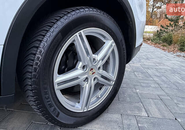 Белый Порше Каен, объемом двигателя 3 л и пробегом 187 тыс. км за 22400 $, фото 49 на Automoto.ua