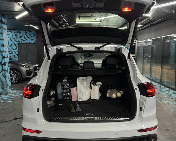 Белый Порше Каен, объемом двигателя 3.6 л и пробегом 130 тыс. км за 27500 $, фото 57 на Automoto.ua