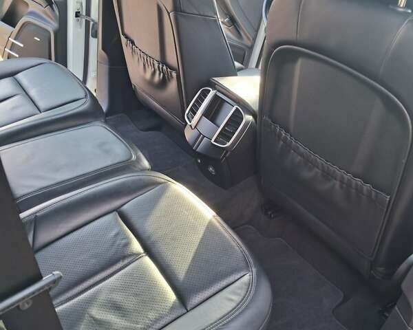 Белый Порше Каен, объемом двигателя 2.97 л и пробегом 194 тыс. км за 31700 $, фото 42 на Automoto.ua