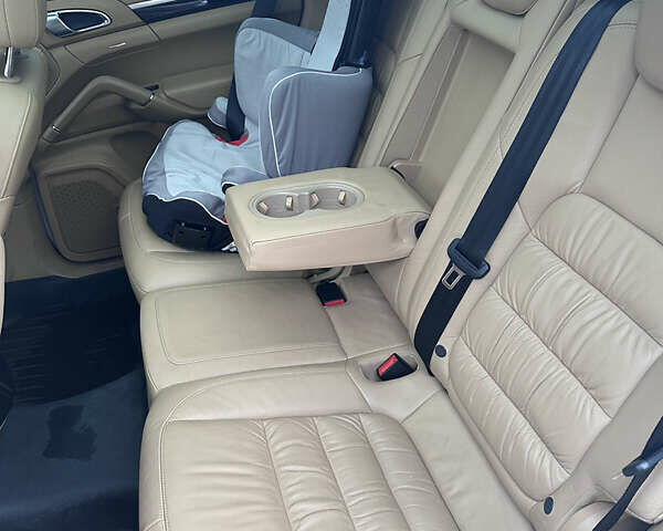 Белый Порше Каен, объемом двигателя 2.97 л и пробегом 156 тыс. км за 29500 $, фото 8 на Automoto.ua