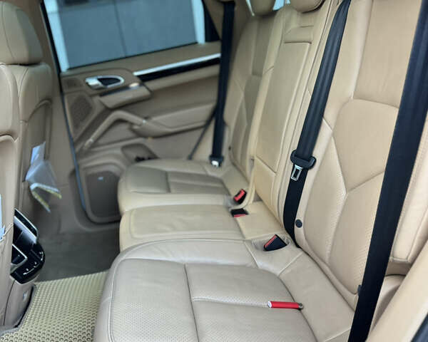 Белый Порше Каен, объемом двигателя 3.6 л и пробегом 190 тыс. км за 23500 $, фото 23 на Automoto.ua