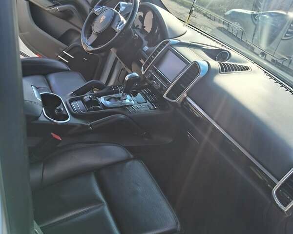 Белый Порше Каен, объемом двигателя 2.97 л и пробегом 194 тыс. км за 31700 $, фото 39 на Automoto.ua