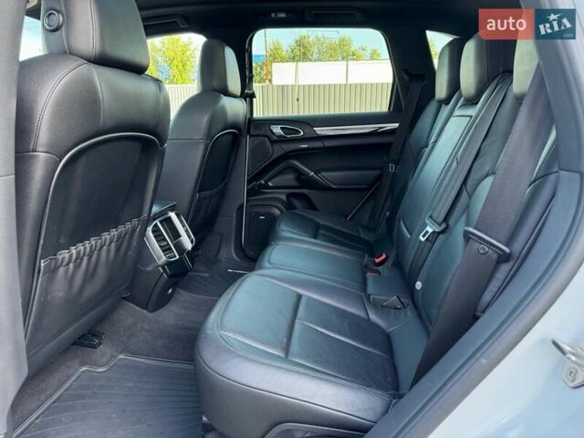 Белый Порше Каен, объемом двигателя 3 л и пробегом 238 тыс. км за 24500 $, фото 9 на Automoto.ua